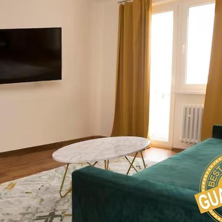 New Colorful Apartment With Big Balcony Bratislava Exterior photo