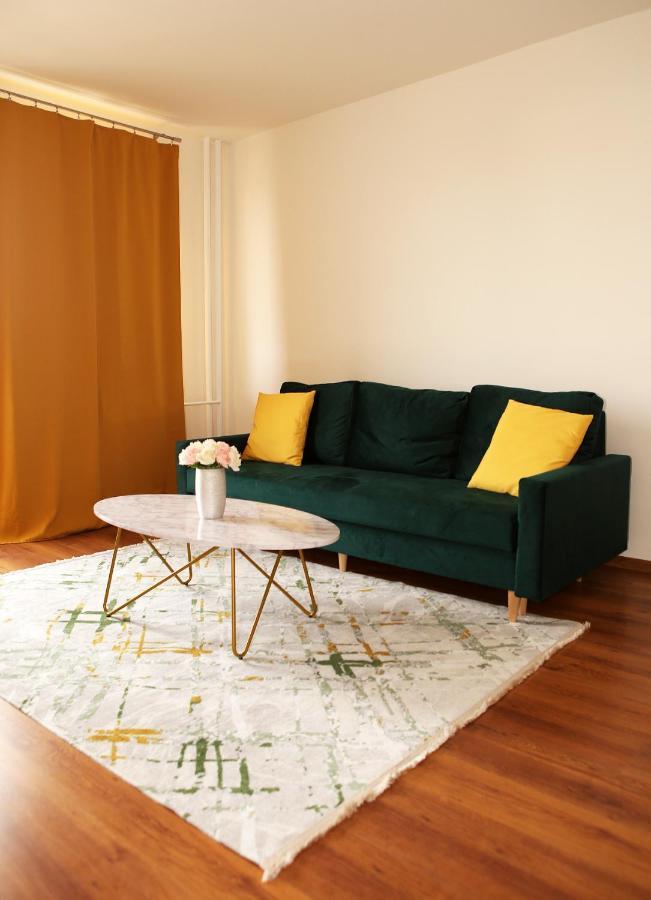 New Colorful Apartment With Big Balcony Bratislava Exterior photo